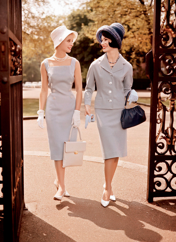 Những trang phục phù hợp với hình tượng mới của phụ nữ những năm 1950, khi họ bước ra khỏi rào cản cánh cửa gia đình và thâm nhập vào đời sống xã hội
