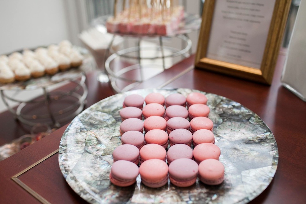 Tiệc trà chiều Park Hyatt cho ngày 8-3 sẽ bao gồm những chiếc bánh macaron hoa hồng xinh xắn