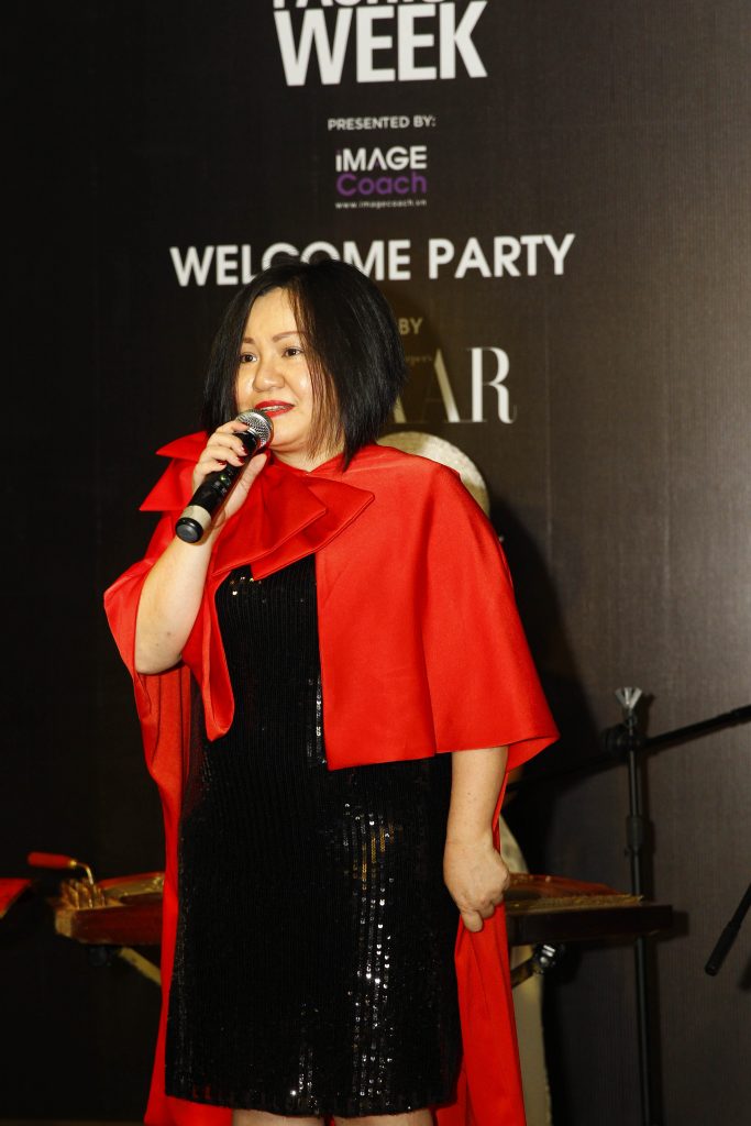 Chị Trang Lê phát biểu trước đêm tiệc