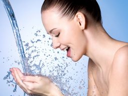 7 điều cần tránh khi rửa mặt