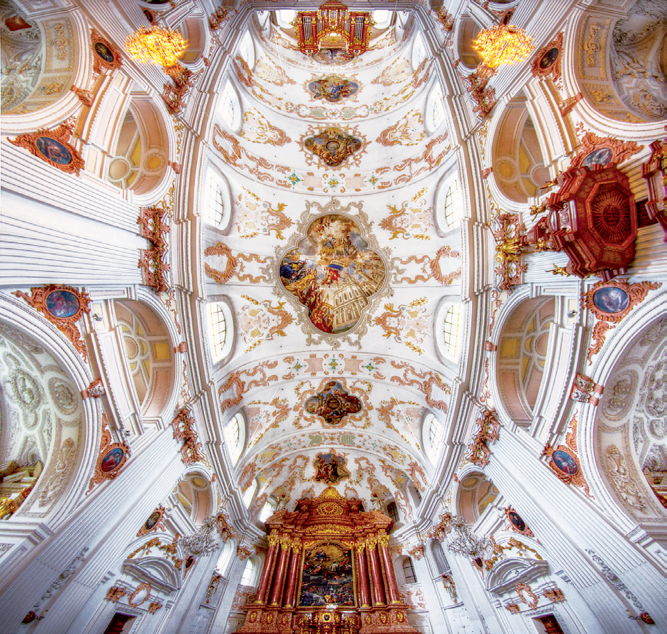 Kiến trúc Baroque đặc trưng trong nhà thờ Jesuit