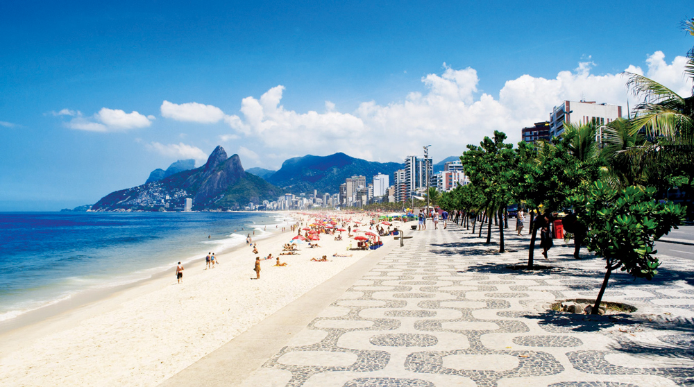 Khu bờ biển Ipanema xanh mát là địa điểm yêu thích của các fashionista ở Brazil