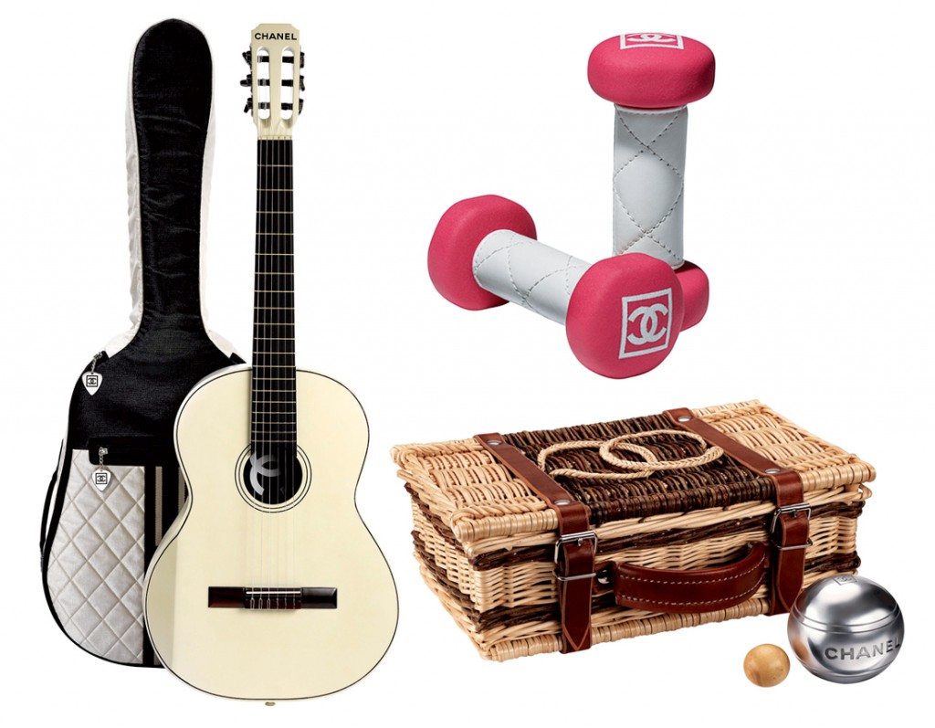 Bốn trong số những sản phẩm của Chanel. Hãng này thiết kế đàn guitar, xe scooter, xe đạp, vợt tennis, ván lướt sóng, tạ tay, dụng cụ trượt tuyết...