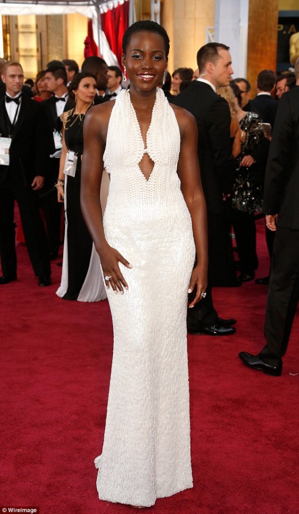 Lupita-pearldress-oscar2015