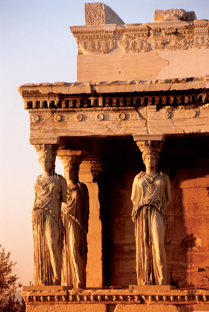 Đền Erechtheion còn được gọi là Khán đài của các nữ Caryatid  