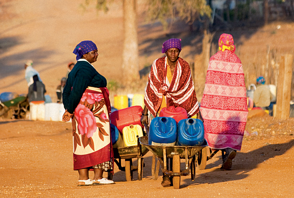 Trang phục của phụ nữ Nam Phi luôn rực rỡ sắc màu 
