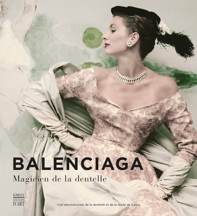 Thương hiệu Balenciaga  Đẳng cấp thời trang không thể đánh đồng   Fptshopcomvn
