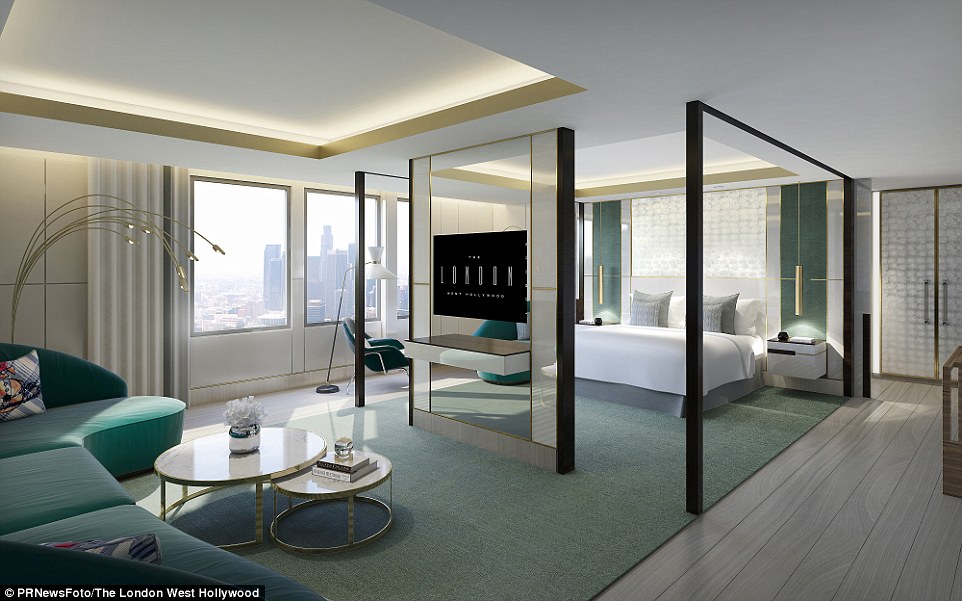 Phòng ngủ master bao gồm một giường king-size, màn và thảm đều do Vivienne Westwood thiết kế riêng
