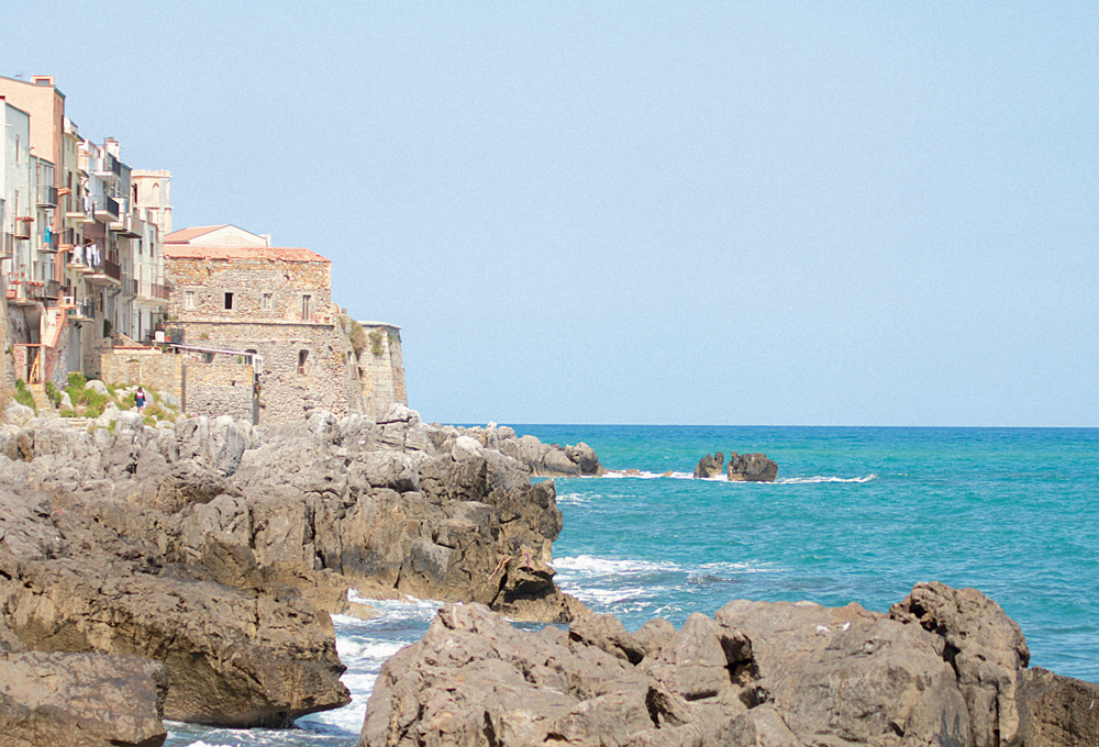 Nước biển ở Sicily có màu xanh ngọc bích 