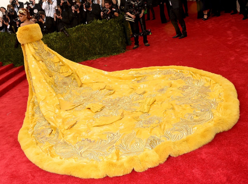 Met-gala2015-dressed-Rihanna1