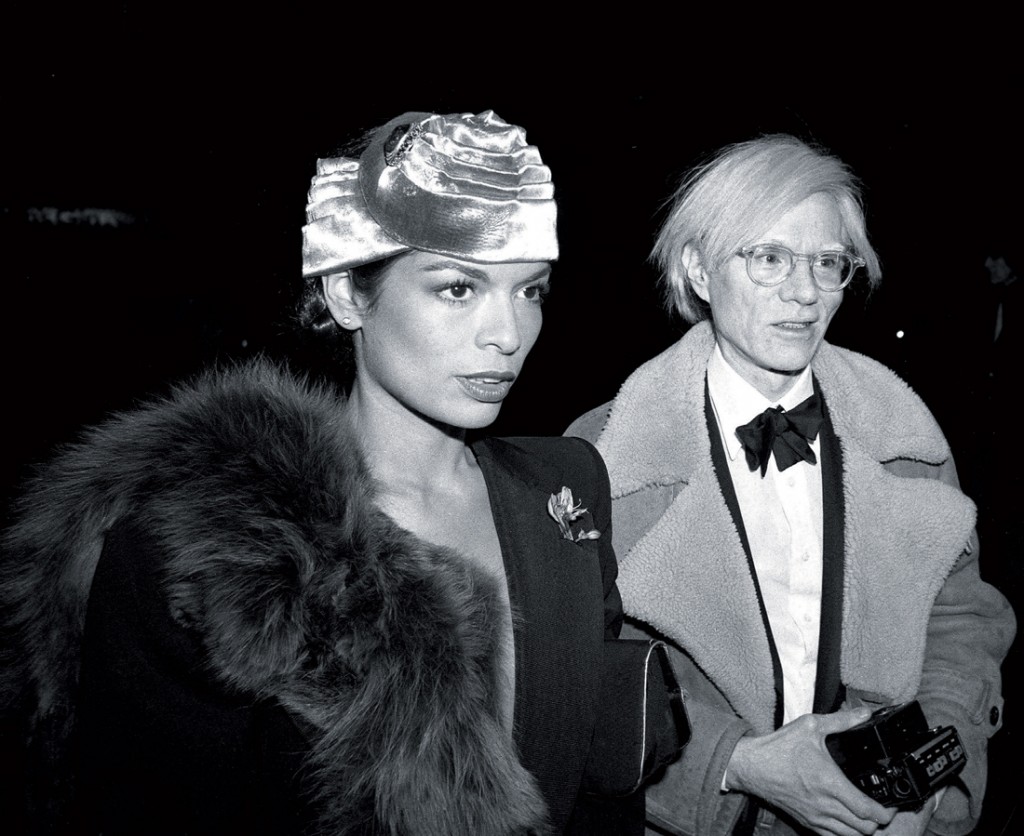 “Nữ hoàng của Studio 54” và người bạn thân, họa sỹ Andy Warhol 