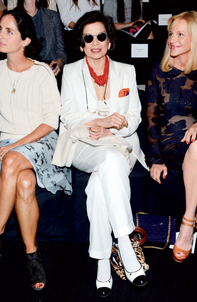 Ngồi hàng ghế đầu trong show diễn Carolina Herrera Spring 2013 tại Mercedes-Benz Fashion Week New York. 