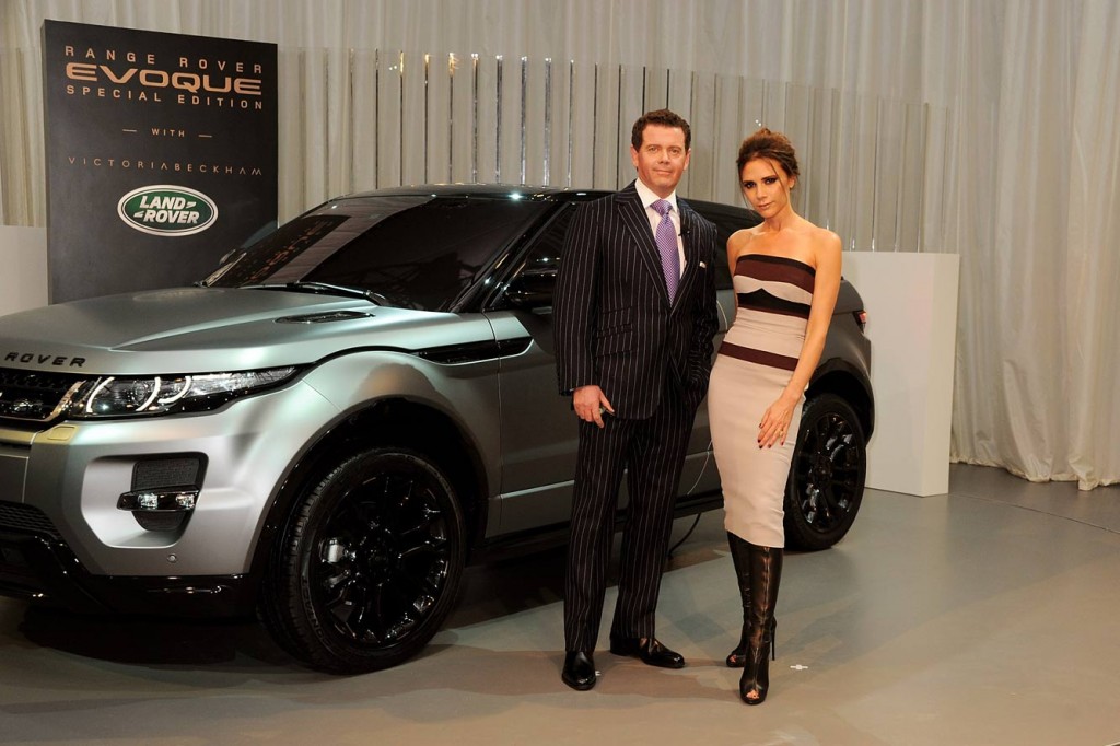 Ít ai biết nhà thiết kế Victoria Beckham là hợp tác với hãng Jaguar Land Rover từ tháng 7-2010 với vai trò Chuyên gia thiết kế khách mời. Phiên bản đặc biệt giới gian Range Rover Evoque với cảm hứng thiết kế từ Victoria Beckham đã được ra mắt tại Bắc Kinh Auto Show năm 2012