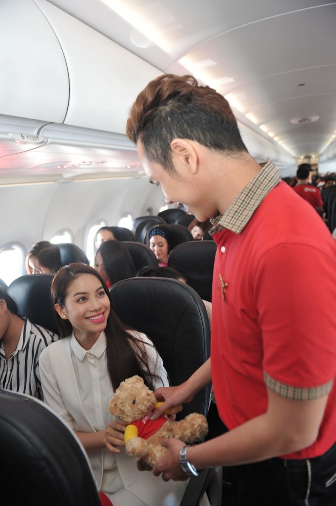 Cac nguoi dep den Nha Trang tren tau bay Vietjet (2)