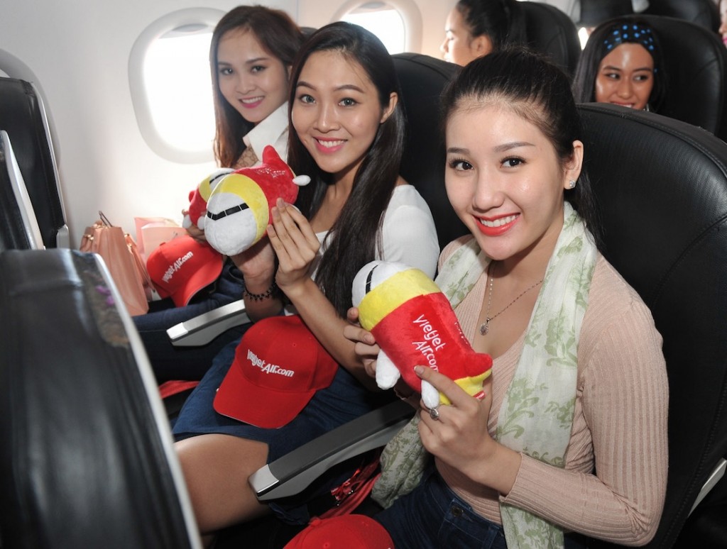 Cac nguoi dep den Nha Trang tren tau bay Vietjet (3)