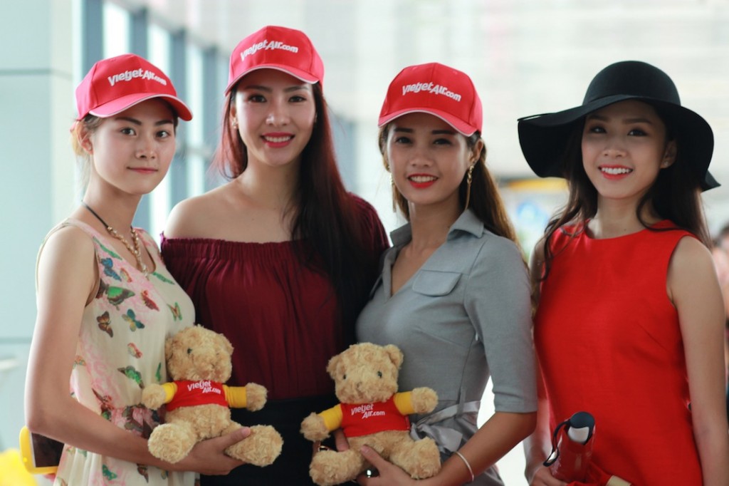 Cac nguoi dep den Nha Trang tren tau bay Vietjet (6)