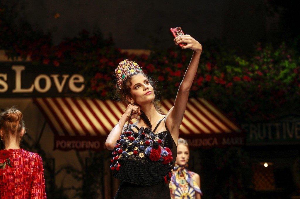 DOLCE-GABBANA-SPRING-2016-SHOW-9