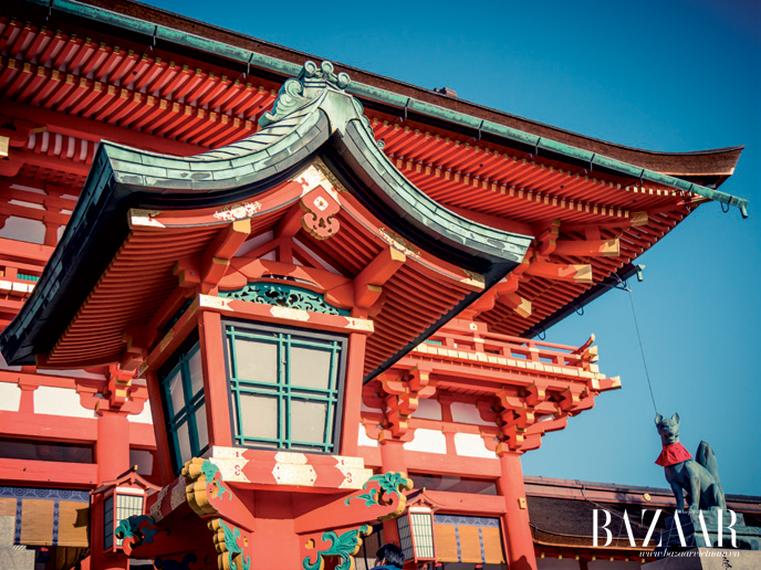 Cận cảnh một góc của mái đền Fushimi Inari