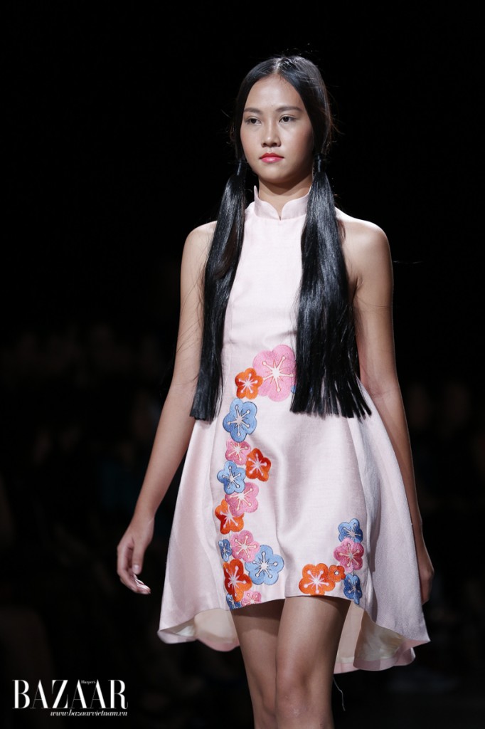 VIETNAM-DESIGNER-FASHION-WEEK-HA-LINH-THU-0193