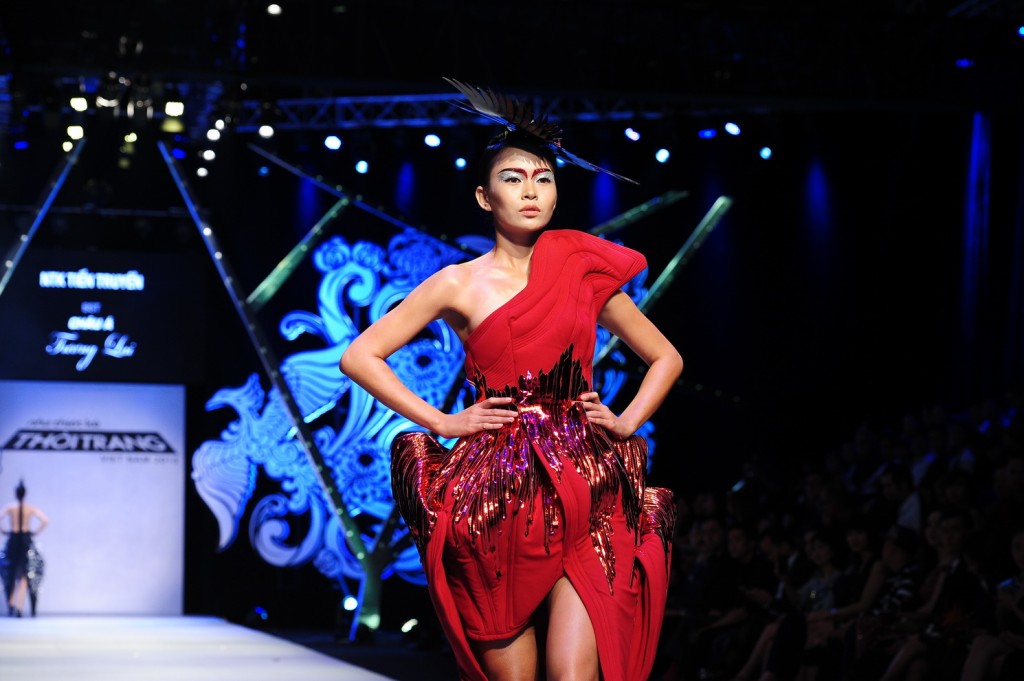 BO-SUU-TAP-NGUYEN-TIEN-TRUYEN-CHUNG-KET-PROJECT-RUNWAY-VIETNAM-2015 (33)