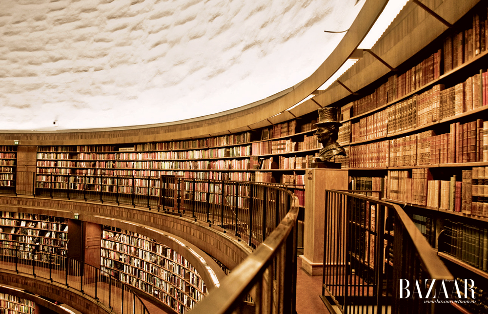 Public Library tại Stockholm xây dựng từ năm 1928, với ba tầng chứa sách được bức tường nghiêng 360 độ bao bọc