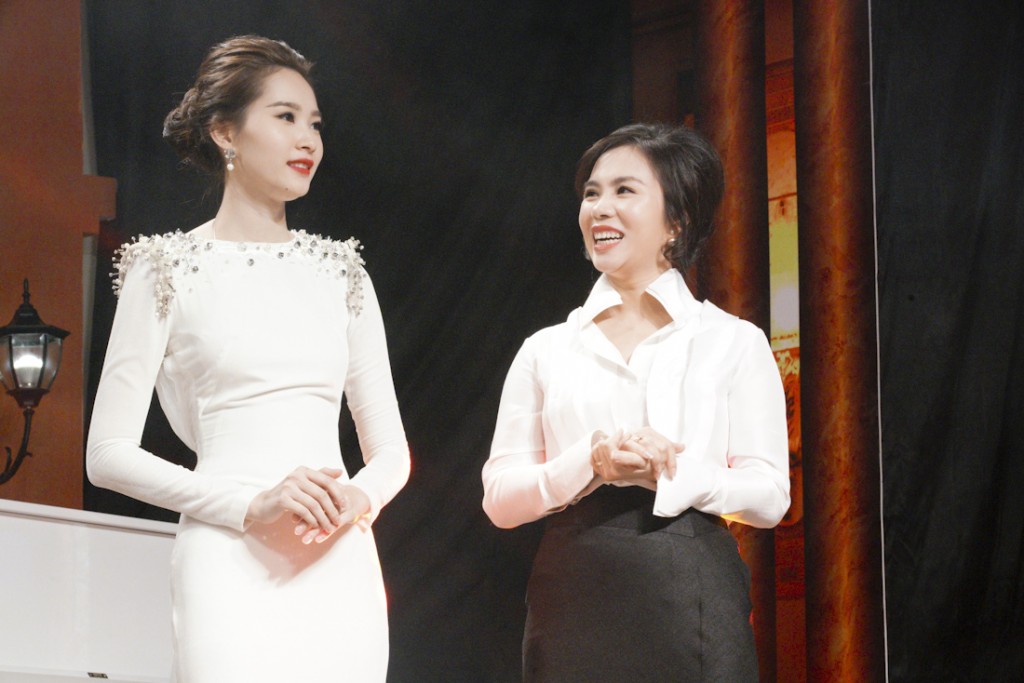 PROJECT-RUNWAY-VIETNAM-2015-DANG-THU-THAOBà Lưu Nga - TGĐ thương hiệu thời trang Elise và hoa hậu Đặng Thu Thảo - Đại sứ thương hiệu thời trang Elise (1)