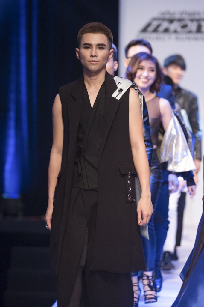 PROJECT-RUNWAY-VIETNAM-2015-TAP3-NTK Anh Minh va ca si Will chien thang trong tap 3(2)