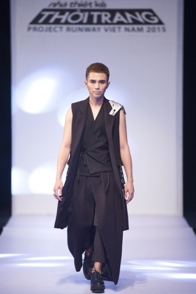 PROJECT-RUNWAY-VIETNAM-2015-TAP3-NTK Anh Minh va ca si Will chien thang trong tap 3(4)