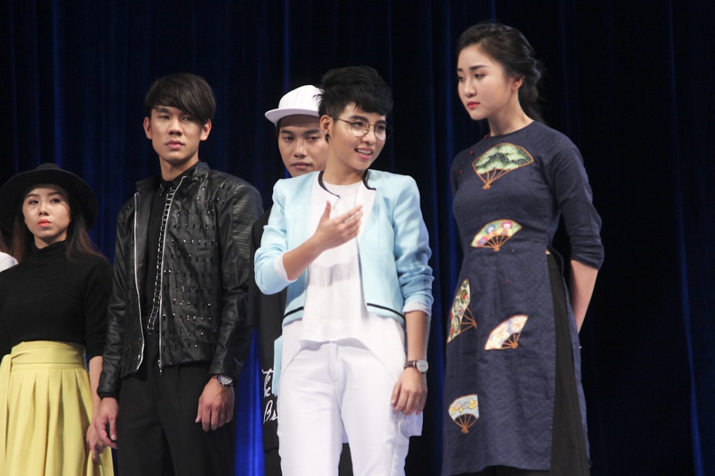 PROJECT-RUNWAY-VIETNAM-2015-TAP3-NTK Hai Yen va ca si Vu Cat Tuong (2)