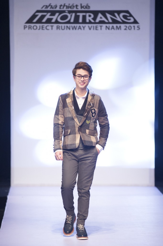 PROJECT-RUNWAY-VIETNAM-2015-TAP3-NTK Le Van Thao va ca si Loki Bao Long (3)