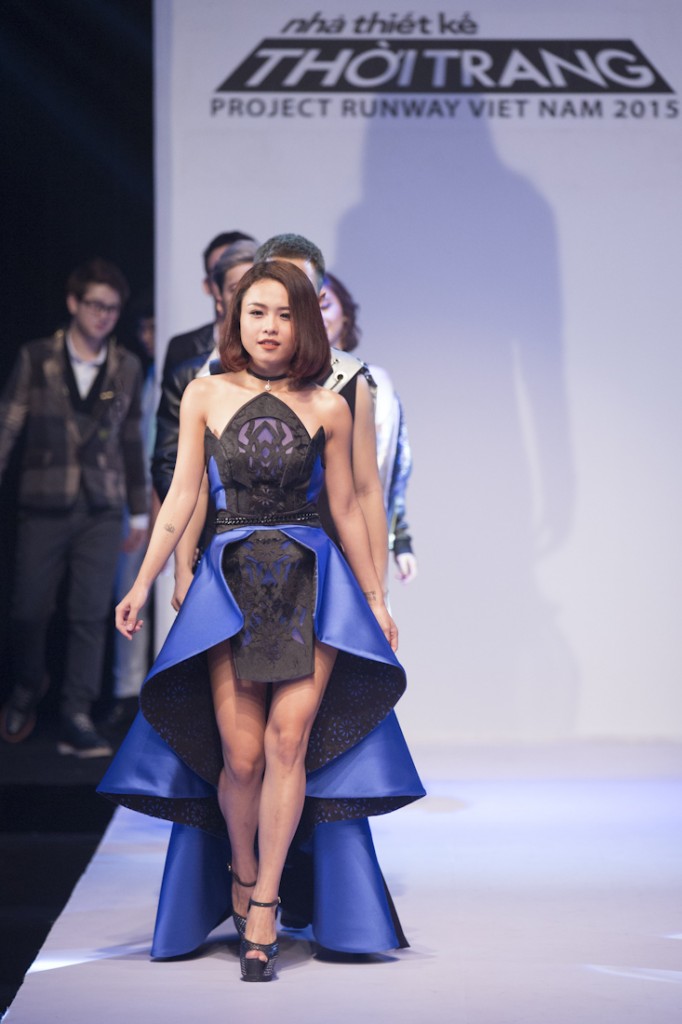 PROJECT-RUNWAY-VIETNAM-2015-TAP3-NTK Nguyen Tien Truyen va ca si Thai Trinh (2)