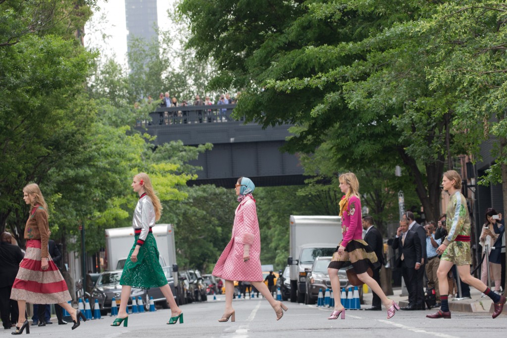 Show Resort 2016 của Gucci diễn ra trên đường phố New York
