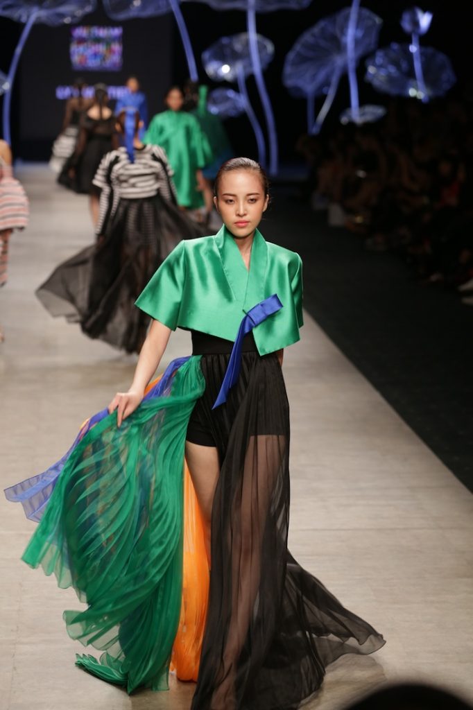 6-xu-huong-thoi-trang-len-ngoi-trong-vietnam-international-fashion-week-27