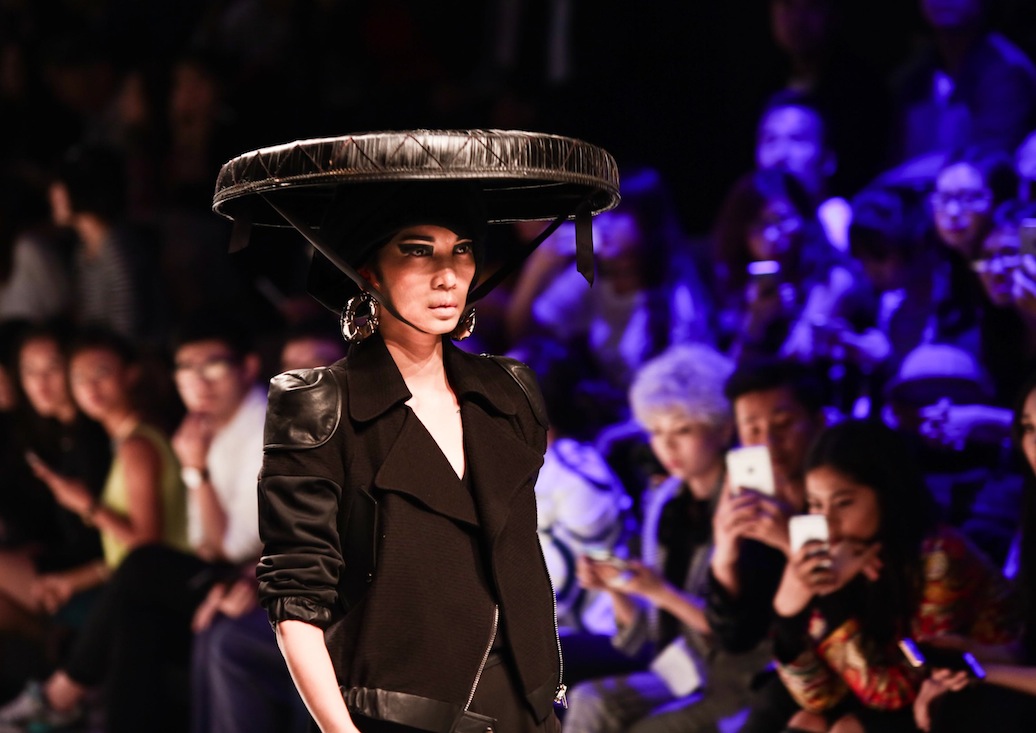 Kelly Bùi mang Bắc Bộ xưa lên sàn diễn thời trang Thượng Hải