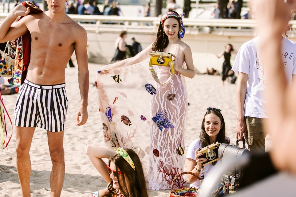 angela-phuong-trinh-chup-hinh-cung-dan-nguoi-mau-dolce-gabbana-tai-cannes-20165