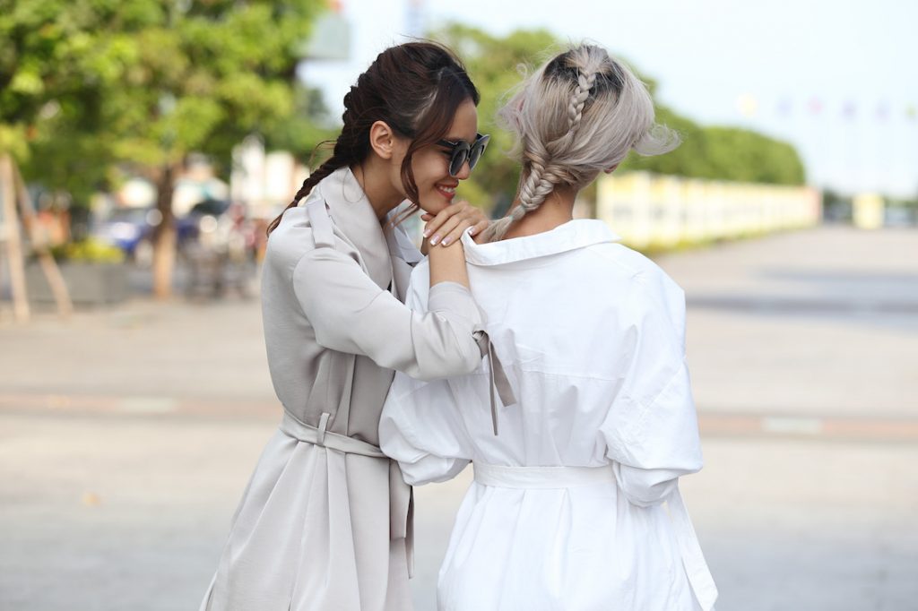 Thanh Thảo - Hằng Nguyễn cùng diện shirt dress