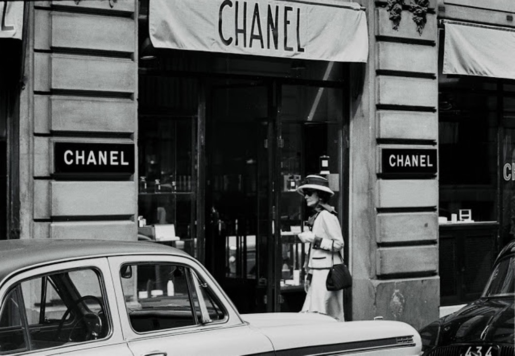 Những bức ảnh hiếm của Coco Chanel năm 1962 | Harper's Bazaar Việt Nam