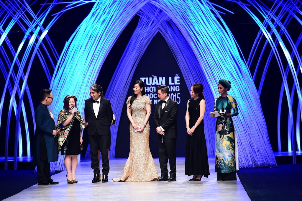 2015 Ba Trang Le phat bieu, ben canh la NTK noi tieng the gioi Kenzo tai VIFW 2015