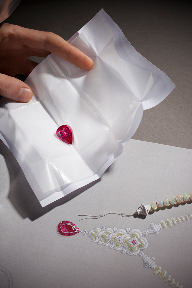 louis-vuitton-blossom-high-jewellery-collection-making-buro247sg
