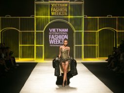 Thiết kế mở màn của VIFW Thu Đông 2016 lấy cảm hứng từ chính Quán quân Ngọc Châu