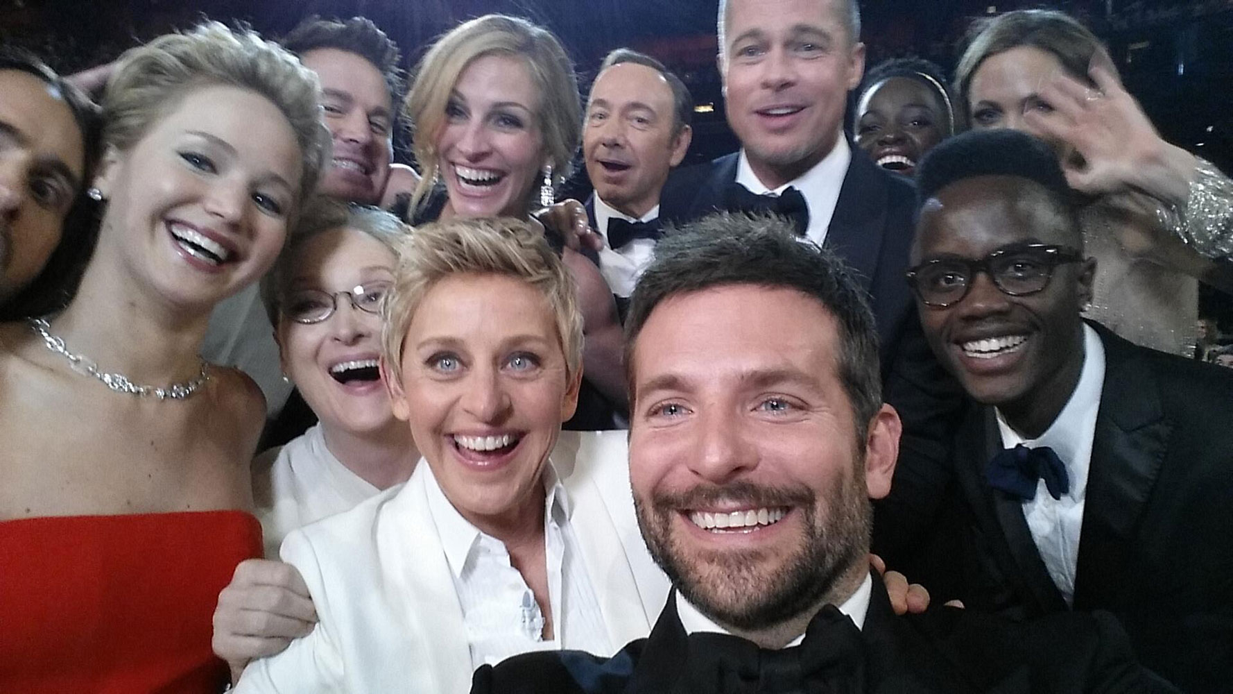 Tấm ảnh selfie gây bão mạng xã hội của Ellen Degeneres và các diễn viên. Ảnh: Twitter