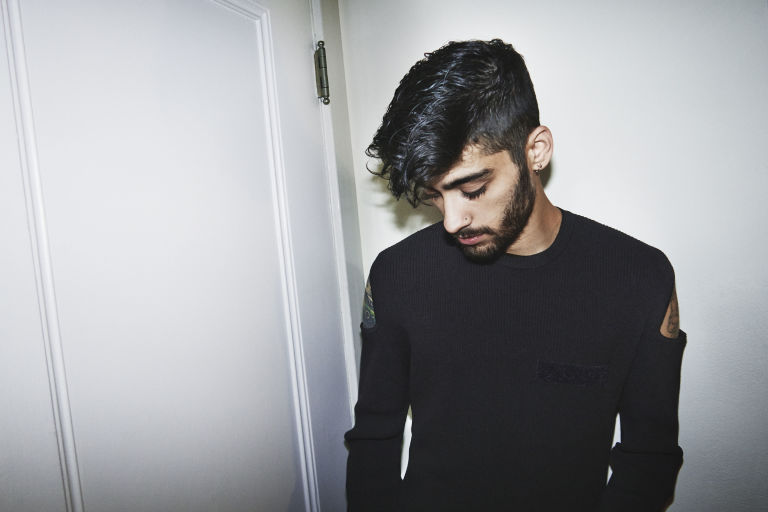 gallery-1488996338-hbz-versus-zayn-malik-05