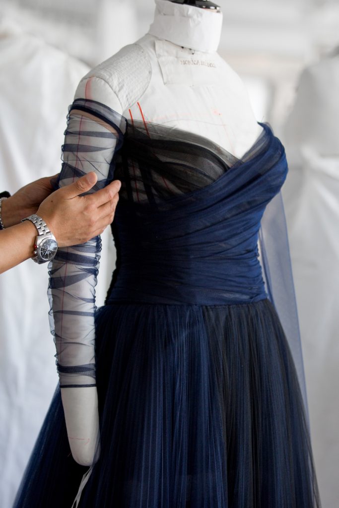 Cận cảnh chiếc đầm Monica Belluci đã mặc tại Cannes 2017