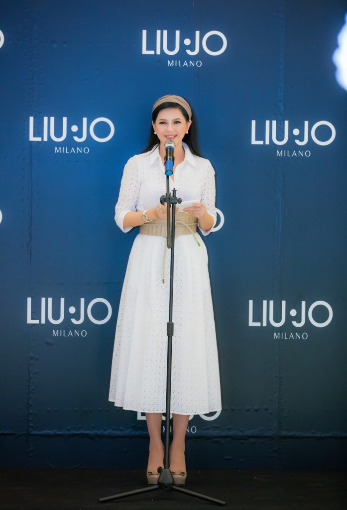 Nữ doanh nhân Thủy Tiên phát biểu tại sự kiện ra mắt cửa hàng Liu Jo