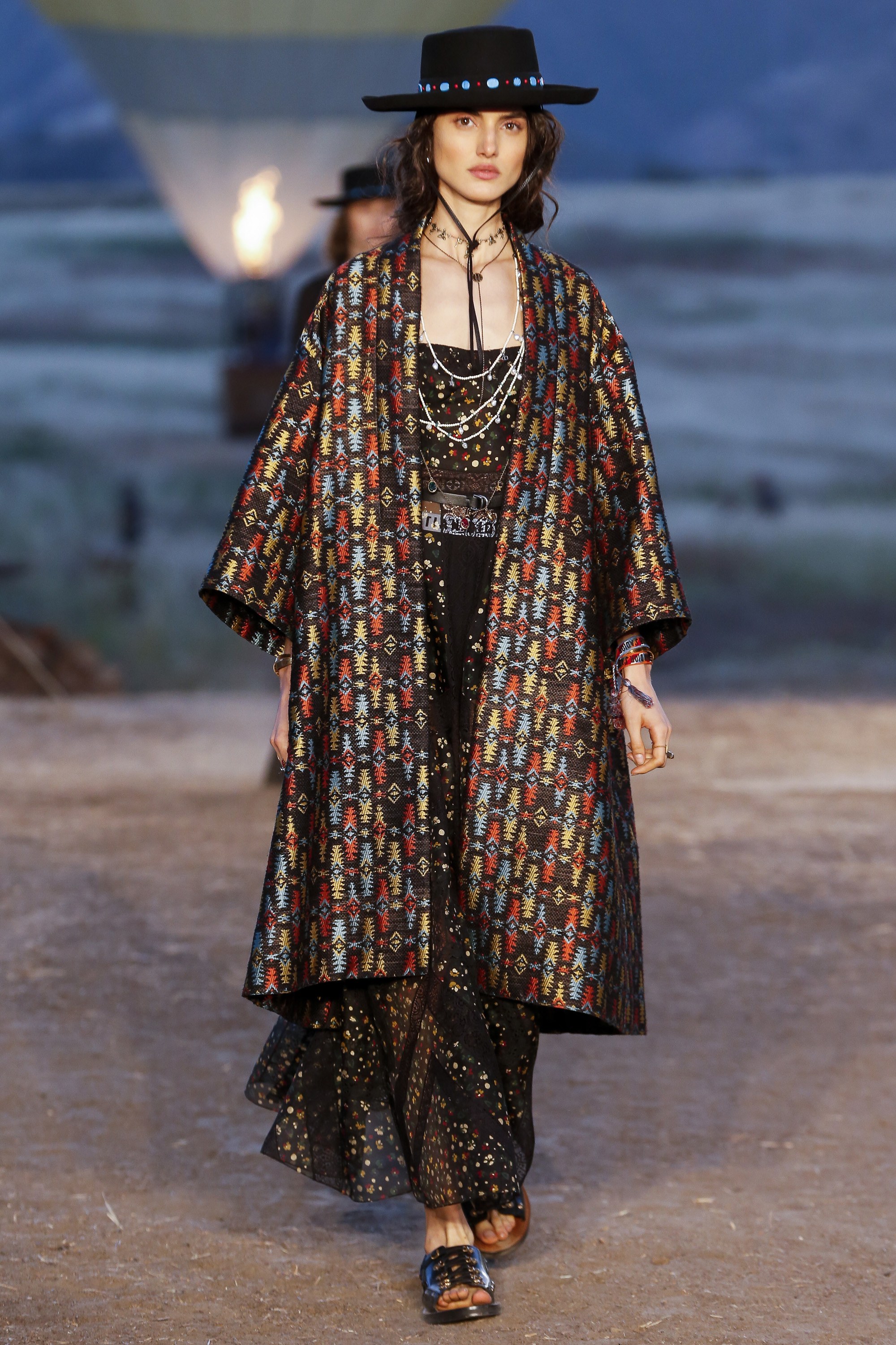 20171805 dior cruise 2018 poncho