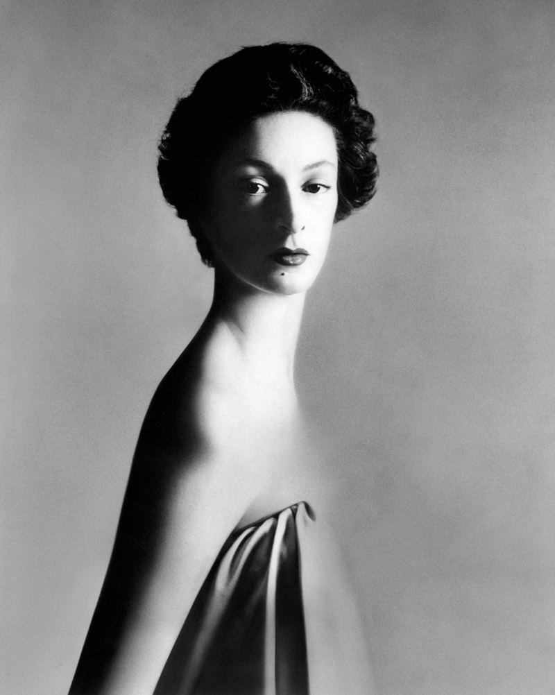 Marella Agnelli, New York (12/1953). Ảnh chụp bởi Richard Avedon