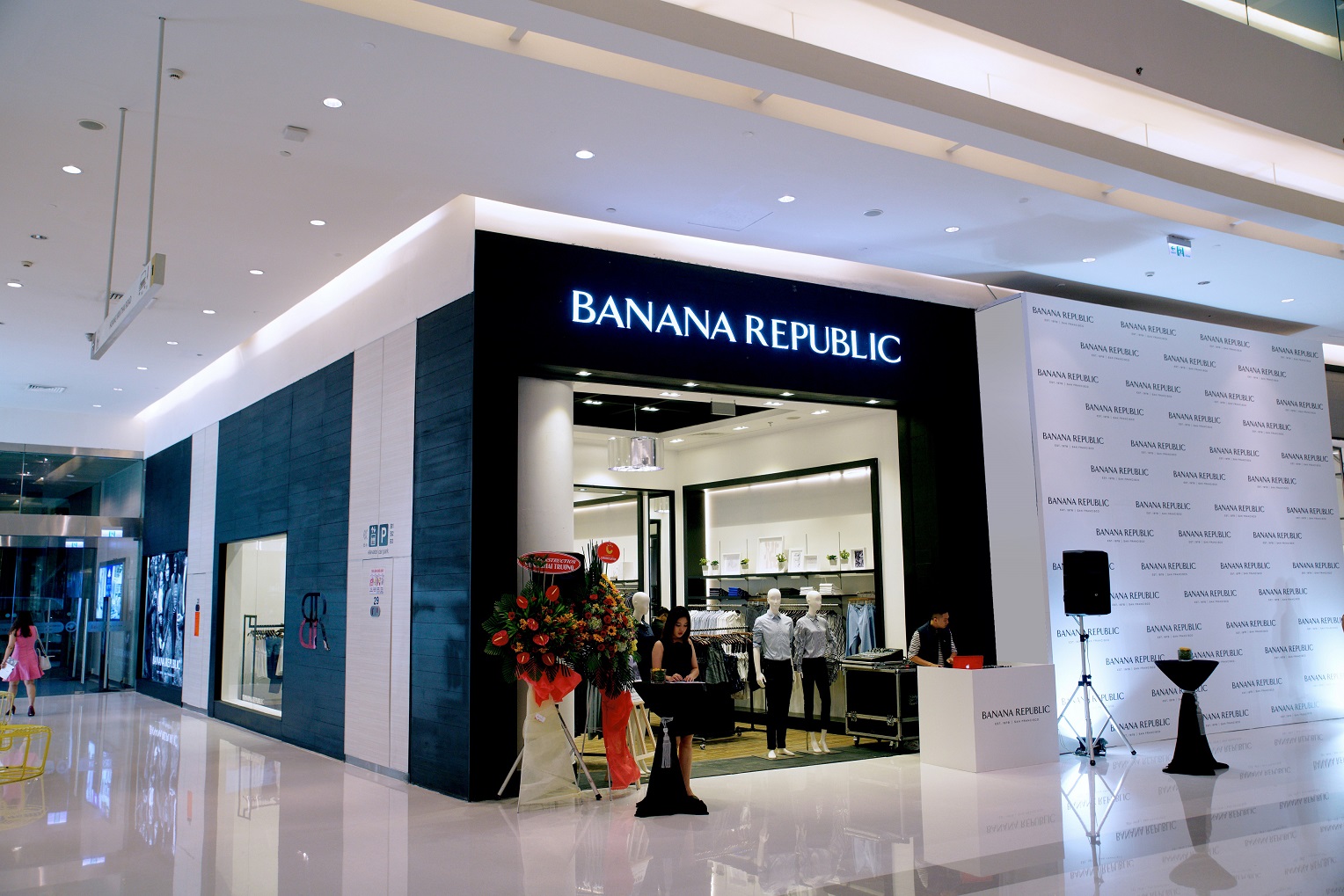 banana republic khai truong cua hang 05