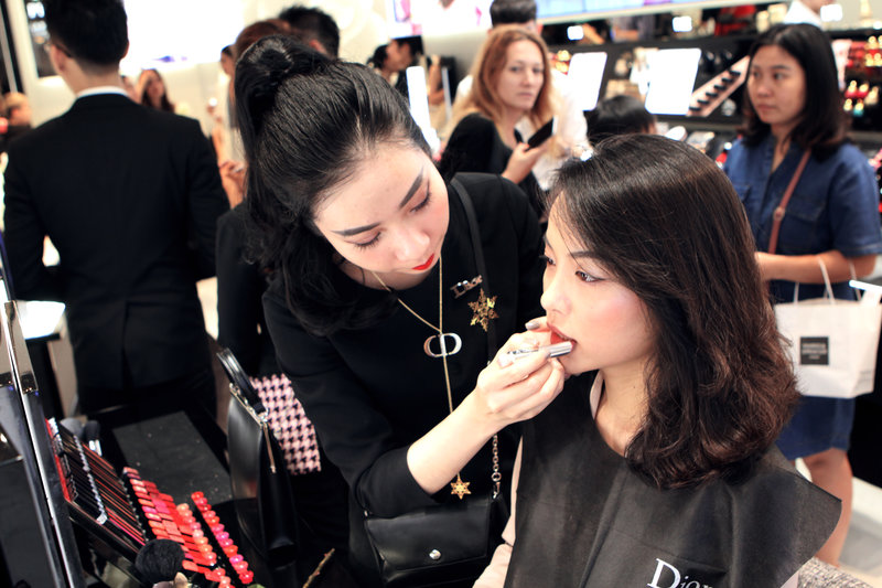 Dior khai trương boutique lớn nhất Việt Nam ở Vincom