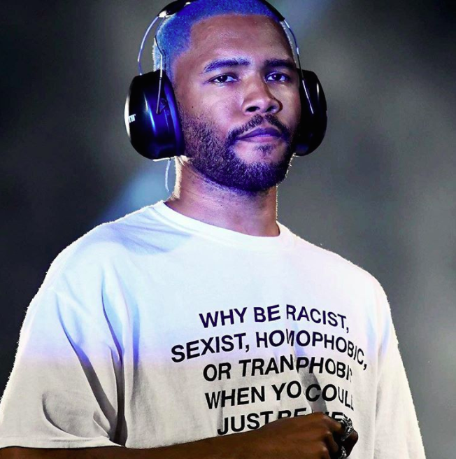 Áo phông trắng của Frank Ocean do Kayla Robinson thiết kế