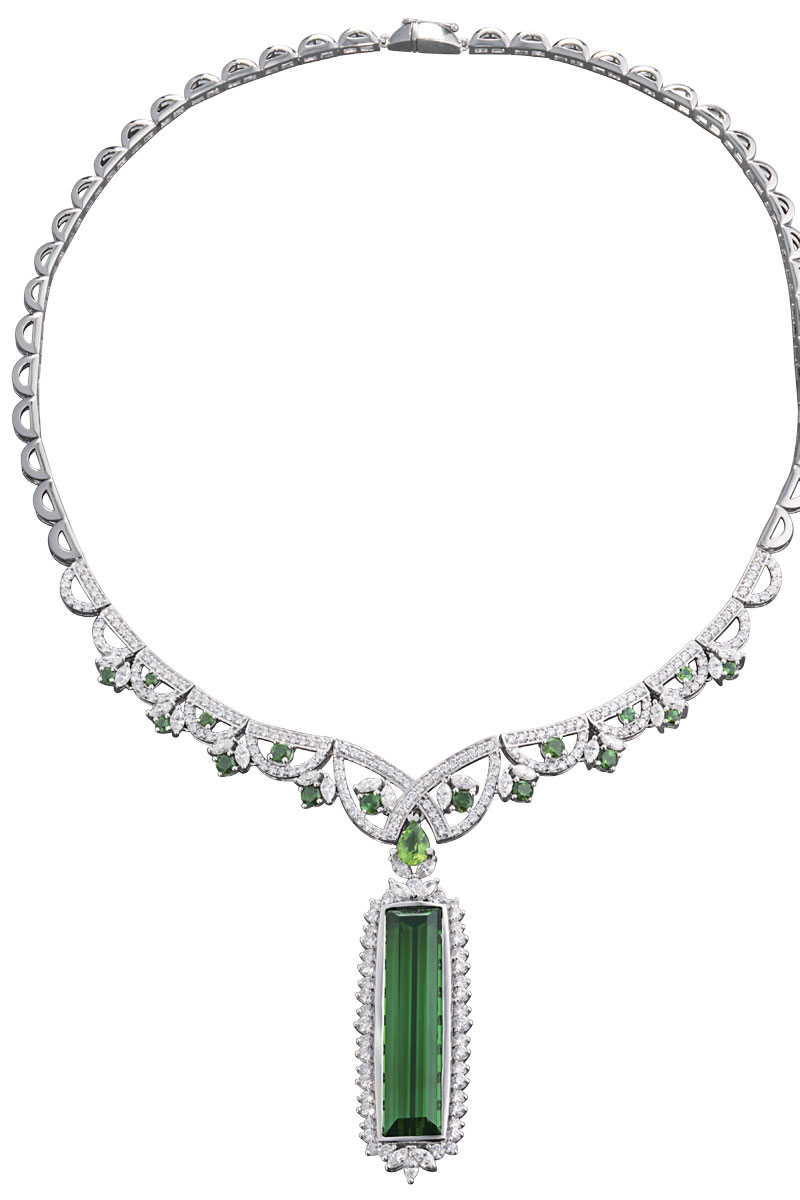 Vòng cổ bằng vàng trắng đính kim cương và đá green tourmaline lớn của CAO Fine Jewellery